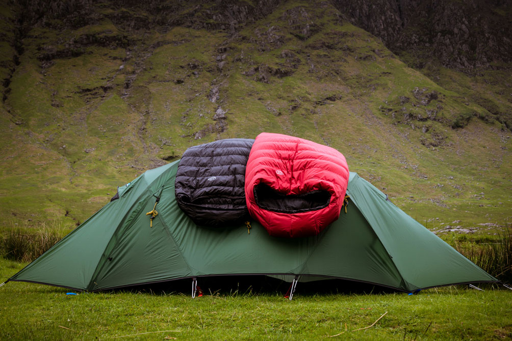 Minimus Down Sleeping bag (black) with Combi Down Sleeping bag (red) Minimus Down Sleeping bag (black) with Combi Down Sleeping bag (red)